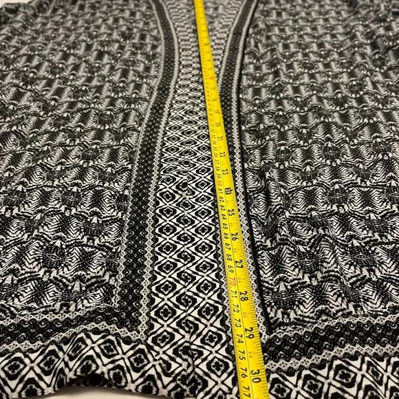 Max Studio open-front kimono black and white geometric pattern - Picture 7 of 10